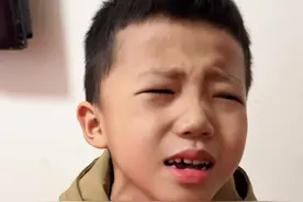 孩子玩手机不睡觉？一招搞定🤝 #斗智斗勇的日常 #万万想不到 #母子搞笑 #人类幼崽迷惑行为大赏 @DOU+小助手