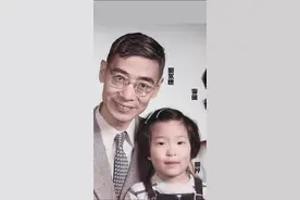 郭永怀一家合影， 2018年，李佩去世后，国际小行星中心为了纪念郭永怀与李佩夫妇，特意把编号为212796和212797行星，分别命名为“郭永怀星”和“李佩星”。#老照片里的旧时光 #一代人的回忆 #照片里的时光 #功勋 #回忆 @抖音短视频视频封面