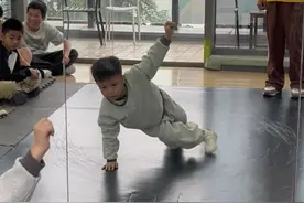 好像跟想象的不太一样😂#街舞男孩 #会跳舞的小孩有多酷 #舞蹈课堂随拍 #每个动作都是用汗水换来的 #少儿hiphop