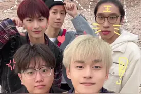 更适合【普通人】的多人合影自拍技巧！！下回快试试你so老师的广角自拍大法！#拍照 #合影视频封面