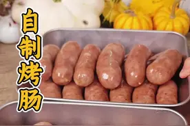 在家自制脆皮烤肠，皮脆肉弹黑胡椒玉米两种口味 快开学了给孩子准备些好吃又抗饿的早餐#美食教程 #我的厨房日记 #烤肠 #糯米肠 #早餐