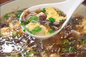 看似简单的紫菜蛋花汤很多人一煮就散，其实做法很重要，按照我这个方法做出来汤鲜味美，不散花还不腥，真的太好喝好了，记得收藏保存哦～#早餐吃什么 #紫菜蛋花汤 #大人小孩都爱吃 #美食教程 #跟着抖音学做菜