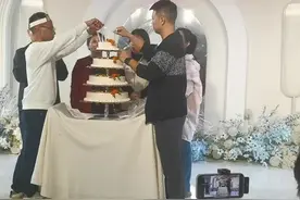 回归盛宴 #上热门 团聚才是最幸福的盛宴!#抖音寻人 #深圳 #说不出的心酸 #说不出的或许都在歌里 @DOU+上热门 @邢台寻子解清帅（寻子成功） @成功找到李坤鹏左手肘有烫伤疤痕 @成功寻子李坤鹏 @DOU+小助手视频封面