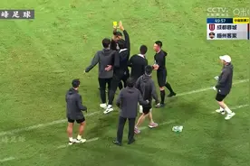 成都蓉城2-0梅州客家裁判屡次判罚惹争议！帕拉西奥斯视频封面