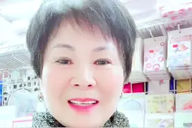今天和你们聊美国的教育机制。米国纽约的十大高中都要考试进入的。纽约前三大高中，史岱文森高中、布朗科学高中、布鲁克林科学高中，都是重视科学教育。米国的小学和中学，让很多米国的家长误解他是快乐教育。其实米国的高中负责筛选，米国的大学负责抢人、还有米国的一个三年级全国的测试，其实这个测试就在摸底优秀的学生#家长必读 #教育机制 @小棉袄妈妈Lisa视频封面