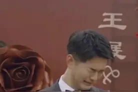 新郎结婚前给去世的外婆发信息说“如果你想来参加我们的婚礼，就变成一只蝴蝶来看我”。当蝴蝶飞来的那一刻，瞬间泪崩了。#蝴蝶现身新郎落泪 #外婆变成蝴蝶祝福新人视频封面