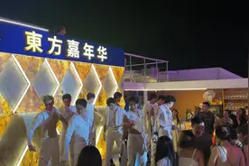 芭提雅男模新舞蹈，耶上头#芭提雅东方嘉年华 #东方嘉年华视频封面