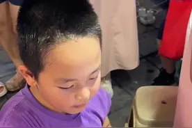 不要小看摆摊的力量，它可以让你实现财务自由，也可以让你收获人生的宝贵经验。#迷你厨房 #记录摆摊生活 #宝宝做饭 #夜市里的烟火气 #亲子互动视频封面