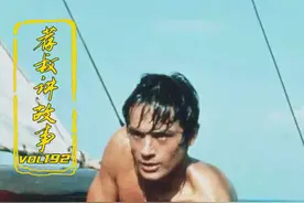 “佐罗”阿兰·德龙的三个孩子18日在一份声明说，阿兰·德龙在与疾病作斗争后刚刚平静去世，终年88岁。阿兰·德龙一生拍过80多部电影，1995年获颁柏林电影节终身成就奖。有过一段正式婚姻和多段爱情。荐叔讲述“世界上最帅的男人”阿兰德龙的传奇一生  #阿兰德龙 #佐罗 #阿兰德龙去世视频封面