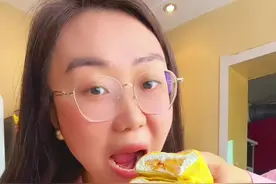 不需要烤箱，0失败的毛巾卷，只要一口平底锅和一个矿泉水瓶在家就可以轻松搞定！！#在家做美食 #毛巾卷 #春日好食光