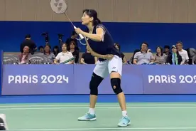 肉丁😍#打羽毛球女生视频封面