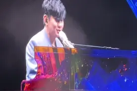 #林俊杰重庆演唱会 Day2 惊喜嘉宾：王源，双人合唱《翅膀》！#林俊杰 #王源视频封面