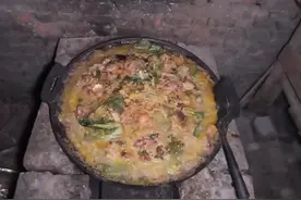 深夜训狗 突发奇想来训狗，怎么养了这么多逆子，葫芦和老黑，简直在浪费我的#自制狗饭  #穷鬼养狗 老黑居然还敢浪费粮食，拉黑它视频封面