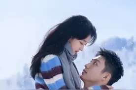 #黄景瑜  从一个普通的服务员，到备受瞩目的当红小生，更是娱乐圈中孝顺的典范#名人故事 #悠悠明星优选 @DOU+小助手