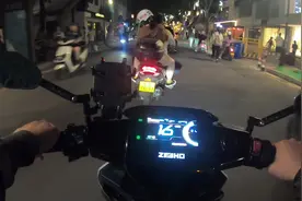 骑AE6被踏板大叔抓了 在十全街骑AE6被NX125踏板大叔抓到了#极核