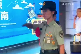 女兵退伍霸气归来，巾帼不让须眉，当代花木兰！ #退伍不褪色视频封面