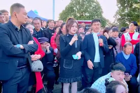 情花种在绝情谷，我已中了你情毒。#山歌热门推送 #热门音乐🔥视频封面