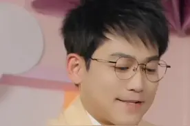 苏醒，这张嘴可以单独出道了！#苏醒 #搞笑 #AI都知道苏醒是足球解说员了视频封面