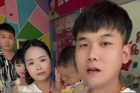 首先给粉丝们讲解一下口水娃，他家的品质真的很不错的。经济实惠，好吃不贵，有吃过的老铁都应该知道。厂家直销的。我们来带专场也是官方给我们发的任务跑跑销量，要不然谁会1000公里跑那么远，在外面呆了一个星期不回家  首先也要感谢粉丝们的支持视频封面