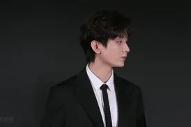 哇偶😍时时刻刻都在保持好身材的#成毅视频封面
