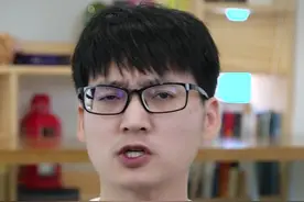 手机拍摄屏幕时出现的条纹是什么？该怎么消除呢？#科普 #摩尔纹 #拍摄技巧 #绿联小讲堂