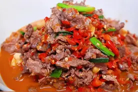 剁椒烩牛肉 牛肉新吃饭，赶紧整起来#真材实料才能做出好味道 #玩在长沙吃在湘潭 #老细屋里私房菜 #湖南人有自己的下饭菜 #一起学做菜