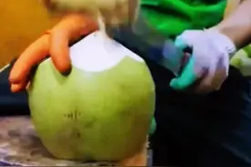 #上热门 泰国椰子果冻制作过程#椰子 #网红椰子蛋 #剥椰子蛋技巧