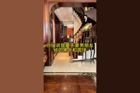 小16岁的男朋友今天给我了一张黑卡，还给我了一块2斤的大圆饼和一块小圆饼和2块小黄鱼，还给了蜜宝一个小圆宝，他说以后每个月都会给蜜宝存一个，我是准备下个月跟他回家的，我想登门拜访一下他父母和他姐姐，这些东西本来是我要自己准备的，没想到他提前给我准备好了，他对我的事情真的事无巨细让我很感动，但他一直说没有安全感，感觉他给我说话都是小心翼翼的，你们说他这是怎么了啊？@蜜宝妈妈的日常 #情感