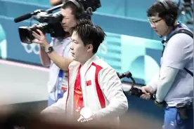 不在你辉煌时慕名而来 不在你低谷时转身离去 加油吧，我的少年视频封面