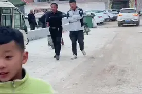去年这个视频播放量5000多万！都说我公公一辈子没饥荒。老了来饥荒了！😂😂😂😂😂#三儿子视频封面