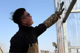 我惊呆了，搭建阳光房竟然这么简单#农村自建房 #小院改造 #新农人计划2024 #柴火灶 #阳光房视频封面