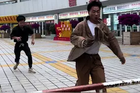 城里的厕所太找了 #尿急搞笑记视频封面