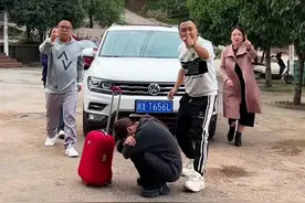 这一幕我泪奔了！哥哥得知妹妹在婆家受到委屈，连夜开车接姐回家，有哥哥真好视频封面