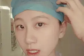 #丢失人工耳蜗男生感谢大家帮助  耳蜗外机丢了，对聋人来说意味着什么？ 作为耳鼻喉科医生，这个新闻看得我泪目，他和妈妈要花多少努力才能说出这样不清晰的语言呢？丢掉的不仅仅是一个7万块的耳蜗外机，还有对人的信任和对幸福的热望呀！ #人工耳蜗 #人工耳蜗丢失 #残疾人 #耳聋视频封面