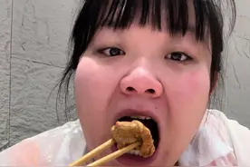 吃完了嗓子卡了块骨头还是刺太难受了#记录真实生活 #vlog日常 #万万没想到 #好吃到停不下来 #自助餐视频封面