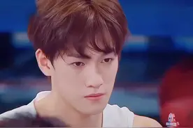 强者从不抱怨环境！ 因为是新人，后面参加的比赛，所以李昀锐视频封面