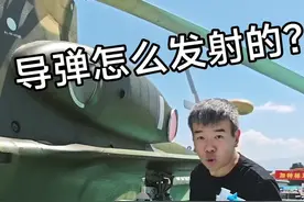 直升机导弹怎么发射 滑轨式比较适合这种上下布局的导弹#直升机 #航空