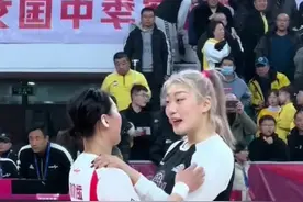 李梦主动来找武桐桐聊天，中国女篮从来不会勾心斗角#李梦#武桐桐视频封面