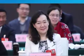 她，任山东省地方金融监督管理局局长。视频封面