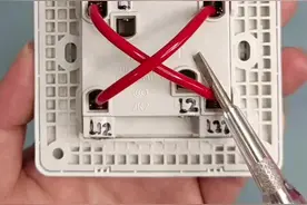 三个开关控制一盏灯接法#电工 #水电工 #三个开关控制一个灯 #零基础学电工 #电工知识视频封面