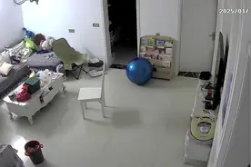 都2025年了，还有90后生娃生在家里 我想了很多种可能