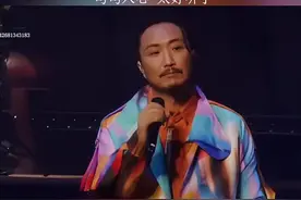 酒真是个好东西，有人喝了，满眼温柔和浪漫，也有人喝了满眼心酸和泪水，都说故事和酒是绝配，可若不是这人间红尘，谁愿买醉！#歌词句句入心 #听哭了太入心了 #伤感音乐视频封面
