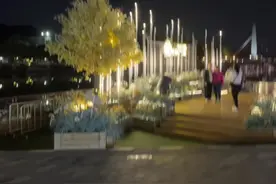 我现在不想浪费任何口舌和眼泪来教一个人如何爱我，能爱就爱，不爱就滚，宝贝，爱一个人是不需要教的，他眼里有你的时候，看谁都没感觉，你永远都没有办法叫醒一个装睡的人，因为有心者不用教，无心者教不会，#感情文案 #爱你的人怎么舍得你委屈