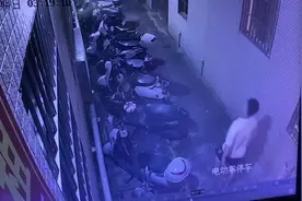 呜呜，车被偷了，地点霞山绿塘#电瓶被偷了视频封面