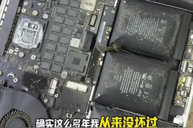 乔布斯神机A1398真抗造，风扇堵死全是猫毛！ #mac #macbookpro #A1398 #苹果电脑换电池 #苹果电脑维修视频封面