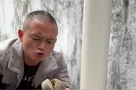 有了这个办法，楼顶的排水就不会冲到我家墙角了视频封面