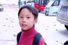 挥手化永别，情已断，路还长……，这一挥手，高大无比，不为难母亲，不畏惧将来！#看着看着就哭了 #瞬间戳中泪点 #亲人的离开不是一场暴雨而是一生漫长的潮湿 #泪奔瞬间 #千般不舍万般牵挂