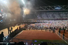 都以为结束了已经开始撤场了 张韶涵再一次出现#张韶涵长春演唱会