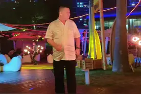 人间一趟积极向上，心有阳光；笑看生活，酒脱不羁；善待他人，宽以待己；淡泊名利，知足常乐；努力工作，尽情享受#和舒服的人在一起 #这才是我们该有的状态视频封面