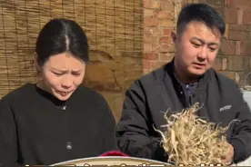 每年这个时候都开始蒸光面窝窝了，今年做了一种新做法，奶香红枣糯米糕，好吃软糯#抖音美食推荐官 #新农人计划 #我的乡村生活 #农村原创视频 #过年美食 @抖音短视频 @抖音创作小助手视频封面